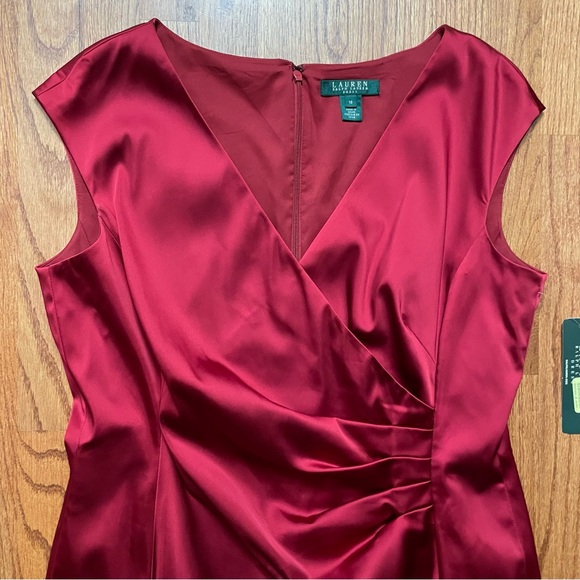 NWT Lauren Ralph Lauren Satin Surplice Sleeveless Dress in Holiday Ópera Red 14 - Picture 3 of 14